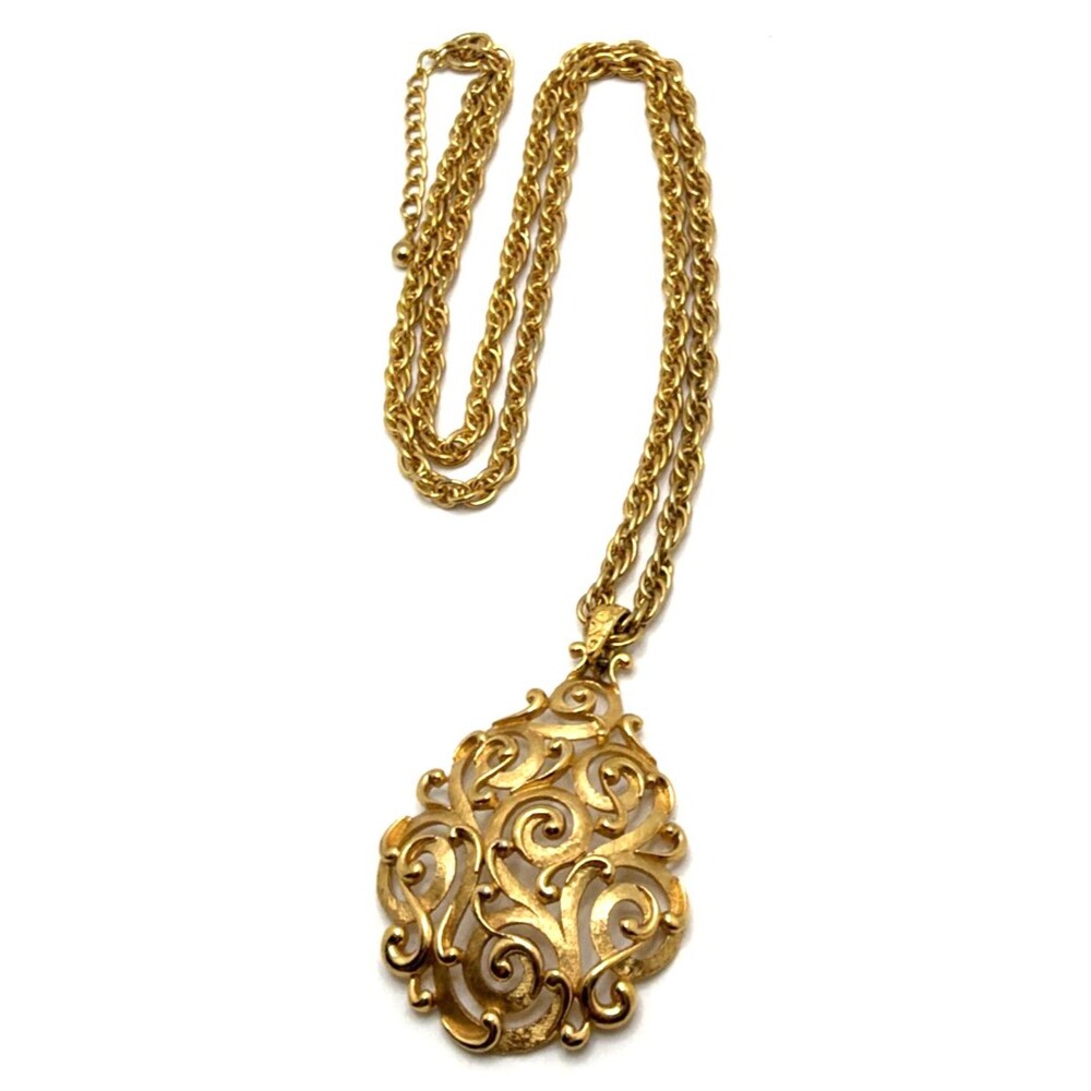 Vintage Crown Trifari Baroque Scroll Pendant Necklace Gold Tone 32" to 34"